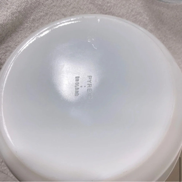 Vintage England Pyrex Blue Iris Casserole Dishes X2 W One Lid - Picture 9 of 16